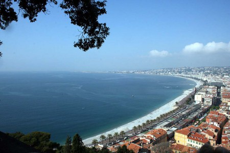 Promenade des anglais. Au premier plan le vieux Nice